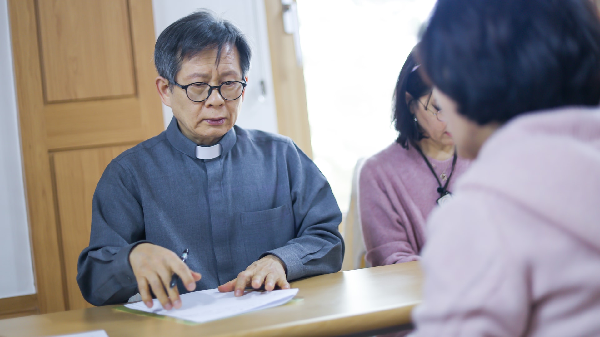 말씀과 철학 배경